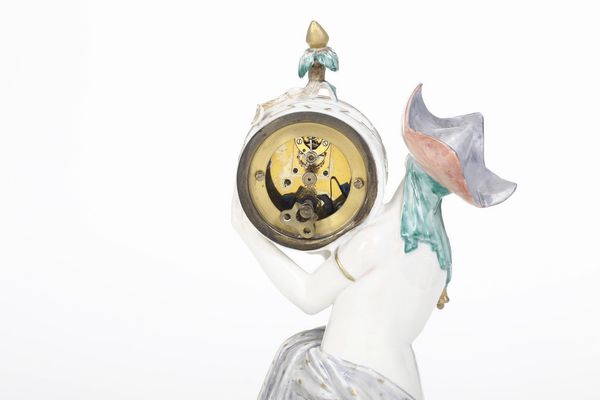 Orologio da tavolo Art Dco.<BR>Germania, Manifattura di Nymphenburg, 1930 circa.<BR>Modello di Josef Wackerle del 1922.<BR>  - Asta Ceramiche e vetri - Associazione Nazionale - Case d'Asta italiane