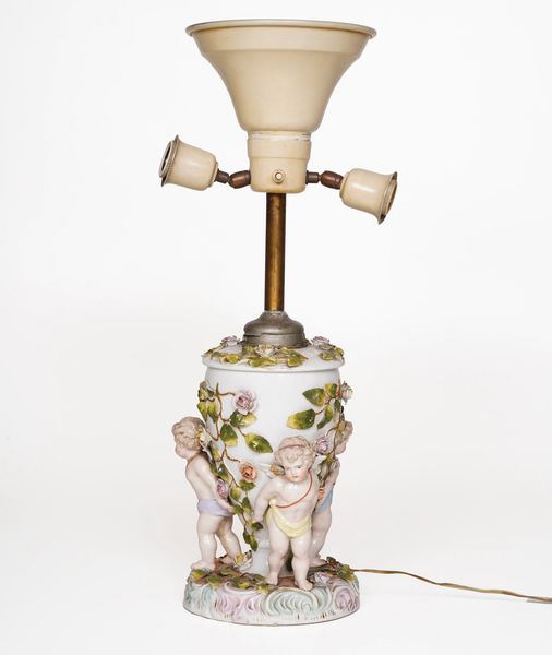 Vaso montato a lampada.<BR>Germania, Manifattura di Sitzendorf, primi decenni del XX secolo.  - Asta Ceramiche e vetri - Associazione Nazionale - Case d'Asta italiane