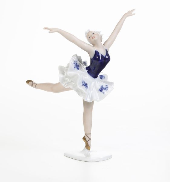 Scultura di ballerina.<BR>Germania, Turingia, Manifattura di Wallendorf, ultimo quarto del XX secolo.  - Asta Ceramiche e vetri - Associazione Nazionale - Case d'Asta italiane