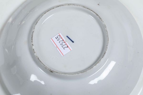 Sette tazze diverse con piattino, XVIII-XX secolo.  - Asta Ceramiche e vetri - Associazione Nazionale - Case d'Asta italiane