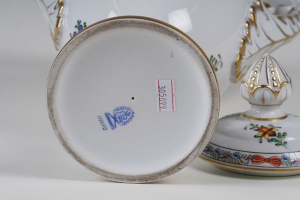 Vaso biansato, Indian Basket Multicolor.<BR>Ungheria, Manifattura Herend, XX secolo.  - Asta Ceramiche e vetri - Associazione Nazionale - Case d'Asta italiane