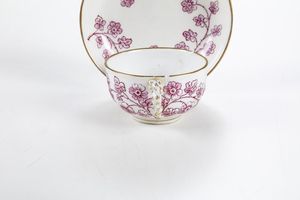 Tazza con piattino.<BR>Germania, Manifattura di Nymphenburg, 1750-1775 circa.  - Asta Ceramiche e vetri - Associazione Nazionale - Case d'Asta italiane