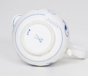 Lattiera.<BR>Meissen, XX secolo.  - Asta Ceramiche e vetri - Associazione Nazionale - Case d'Asta italiane