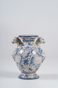 Vaso biansato. <BR>Probabilmente Liguria, XX secolo.  - Asta Ceramiche e vetri - Associazione Nazionale - Case d'Asta italiane