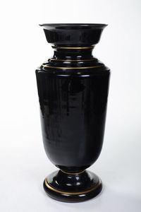 Vaso Mary Gregory.<BR>Boemia, seconda met del XIX secolo.  - Asta Ceramiche e vetri - Associazione Nazionale - Case d'Asta italiane