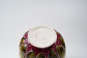 Cachepot. <BR>Probabilmente Germania, Poppelsdorf, manifattura Wessel, fine XIX secolo.  - Asta Ceramiche e vetri - Associazione Nazionale - Case d'Asta italiane