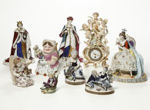 Diverse figurine e un orologio, XX secolo.  - Asta Ceramiche e vetri - Associazione Nazionale - Case d'Asta italiane