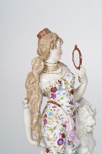 Grande figura.<BR>Allegoria della vanit, XX secolo.  - Asta Ceramiche e vetri - Associazione Nazionale - Case d'Asta italiane