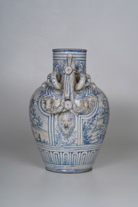 Vaso biansato. <BR>Liguria (?), inizio del XX secolo.  - Asta Ceramiche e vetri - Associazione Nazionale - Case d'Asta italiane