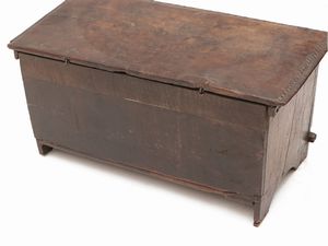 Piccola cassapanca in noce  - Asta D�ballage. Occasioni in asta - Associazione Nazionale - Case d'Asta italiane