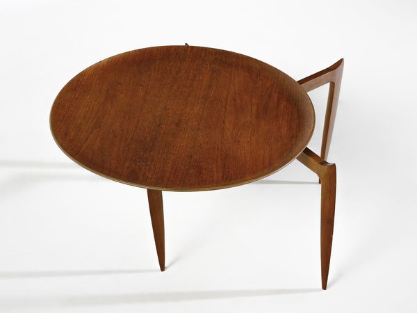 Svend ge Willumsen & H. Engholm : Tavolino da salotto con vassoio rimovibile mod. 4508 per Fritz Hansen, Danimarca  - Asta Asta 471 | DESIGN E ARTI DECORATIVE DEL NOVECENTO Online - Associazione Nazionale - Case d'Asta italiane