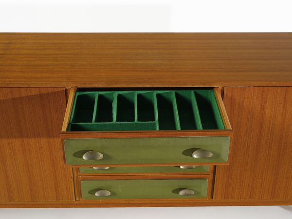 MANIFATTURA ITALIANA : Credenza con due stipi ad ante e parte centrale a cassetti  - Asta Asta 471 | DESIGN E ARTI DECORATIVE DEL NOVECENTO Online - Associazione Nazionale - Case d'Asta italiane