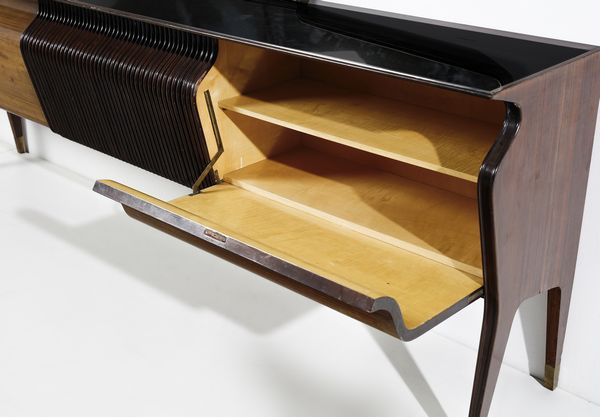 BORSANI OSVALDO (1911 - 1985) : attribuito. Buffet con specchiera per Arredamento Borsani, Varedo  - Asta Asta 471 | DESIGN E ARTI DECORATIVE DEL NOVECENTO Online - Associazione Nazionale - Case d'Asta italiane