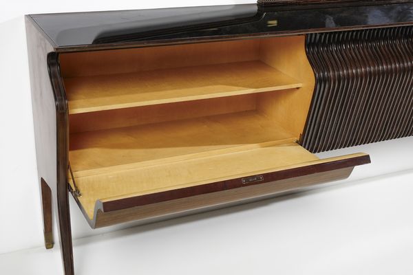 BORSANI OSVALDO (1911 - 1985) : attribuito. Buffet con specchiera per Arredamento Borsani, Varedo  - Asta Asta 471 | DESIGN E ARTI DECORATIVE DEL NOVECENTO Online - Associazione Nazionale - Case d'Asta italiane