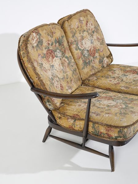 ERCOLANI LUCIAN RANDOLPH (1988 - 1976) : Divanetto a due posti per Ercol, Regno Unito  - Asta Asta 471 | DESIGN E ARTI DECORATIVE DEL NOVECENTO Online - Associazione Nazionale - Case d'Asta italiane