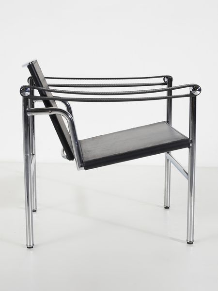 MANIFATTURA ITALIANA : Coppia di poltroncine ispirate al modello LC1 di Le Corbusier  - Asta Asta 471 | DESIGN E ARTI DECORATIVE DEL NOVECENTO Online - Associazione Nazionale - Case d'Asta italiane