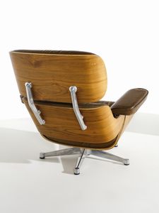 MANIFATTURA ITALIANA : Chaise longue con poggiapiedi ispirati ai mod. 670 e 371 di Charles e Ray Eames  - Asta Asta 471 | DESIGN E ARTI DECORATIVE DEL NOVECENTO Online - Associazione Nazionale - Case d'Asta italiane