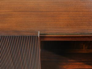 MANIFATTURA ITALIANA : Credenza con pannello scorrevole  - Asta Asta 471 | DESIGN E ARTI DECORATIVE DEL NOVECENTO Online - Associazione Nazionale - Case d'Asta italiane