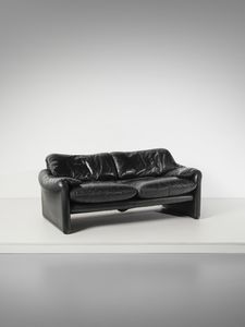 MAGISTRETTI VICO (1920 - 2006) : Divano a due posti mod. Maralunga per Cassina, Meda  - Asta Asta 471 | DESIGN E ARTI DECORATIVE DEL NOVECENTO Online - Associazione Nazionale - Case d'Asta italiane