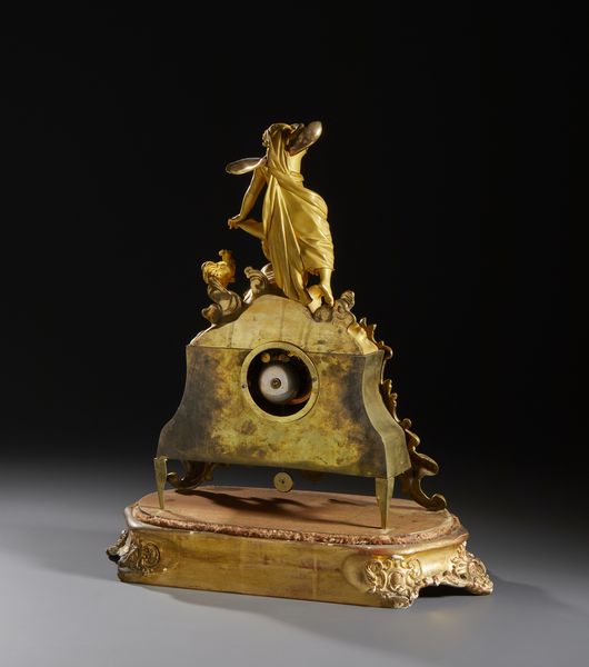 MANIFATTURA FRANCESE DEL XIX SECOLO : Orologio da tavolo in bronzo dorato, quadrante in smalto bianco con numeri romani, struttura sormontata da figura di Flora con putto, fitte decorazioni a motivi fitomorfi, base ovale in legno dorato e campana di vetro  - Asta Asta 472 | ARTE ANTICA E DEL XIX SECOLO Virtuale - Associazione Nazionale - Case d'Asta italiane