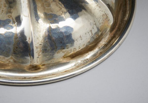 ARGENTIERE DEL XX SECOLO : Vaso a balaustro in argento sbalzato con scanalature, orlo polilobato e piede circolare  - Asta Asta 472 | ARTE ANTICA E DEL XIX SECOLO Virtuale - Associazione Nazionale - Case d'Asta italiane