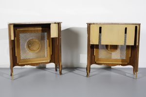 MANIFATTURA DEL XX SECOLO : Coppia di copricaloriferi in legno intarsiato e smalti in forma di cassettoni in stile Luigi XV, fronte in paglia intrecciata, piano in marmo sagomato  - Asta Asta 472 | ARTE ANTICA E DEL XIX SECOLO Virtuale - Associazione Nazionale - Case d'Asta italiane