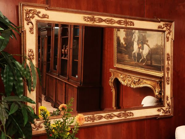 Specchiera con cornice a cassetta in legno e lumeggaito in oro  - Asta Ispirazioni di arredo - Associazione Nazionale - Case d'Asta italiane