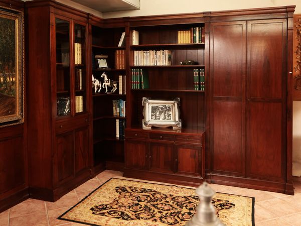 Grande libreria angolare in satinwood ed altre essenze  - Asta Ispirazioni di arredo - Associazione Nazionale - Case d'Asta italiane