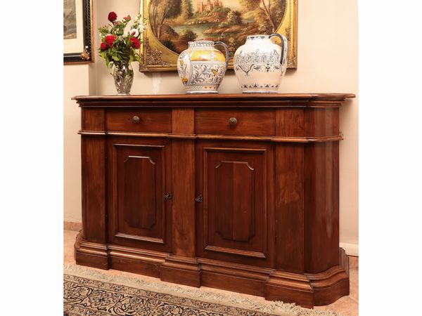 Credenza rustica in noce in stile seicentesco  - Asta Ispirazioni di arredo - Associazione Nazionale - Case d'Asta italiane