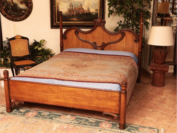 Letto matrimoniale in legno tenero  - Asta Ispirazioni di arredo - Associazione Nazionale - Case d'Asta italiane