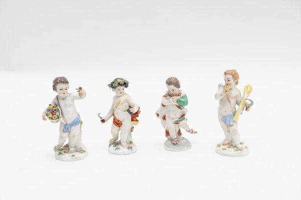 Quattro putti in porcellana policroma, raffiguranti allegorie delle Quattro Stagioni, manifattura di Messein, secolo XX  - Asta Incanti d'Arte - Associazione Nazionale - Case d'Asta italiane