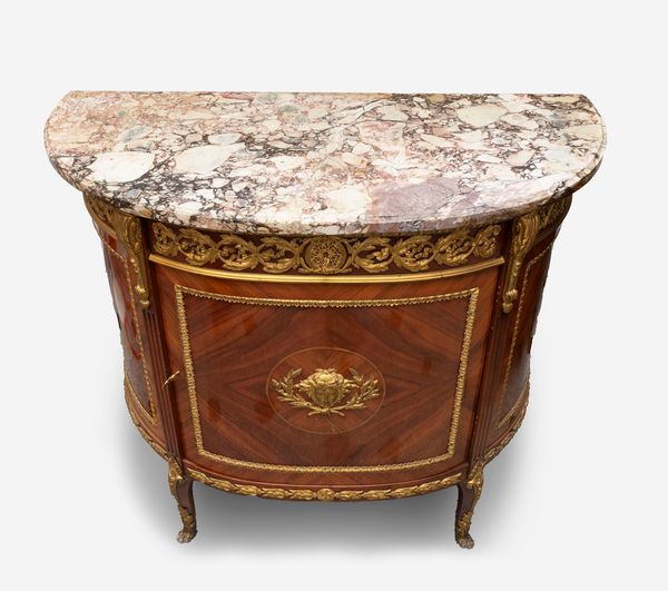 Importante credenza a demi-lune in legno bois de rose intarsiato, con eleganti finiture in bronzo dorato, secolo XIX  - Asta Incanti d'Arte - Associazione Nazionale - Case d'Asta italiane