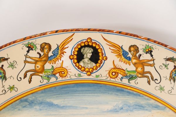 Molaroni Pesaro : Coppia di piatti istoriati in maiolica, secoli XIX-XX  - Asta Incanti d'Arte - Associazione Nazionale - Case d'Asta italiane