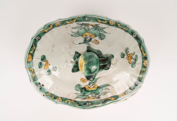 Zuppiera in maiolica di Cerreto, secolo XVIII  - Asta Incanti d'Arte - Associazione Nazionale - Case d'Asta italiane