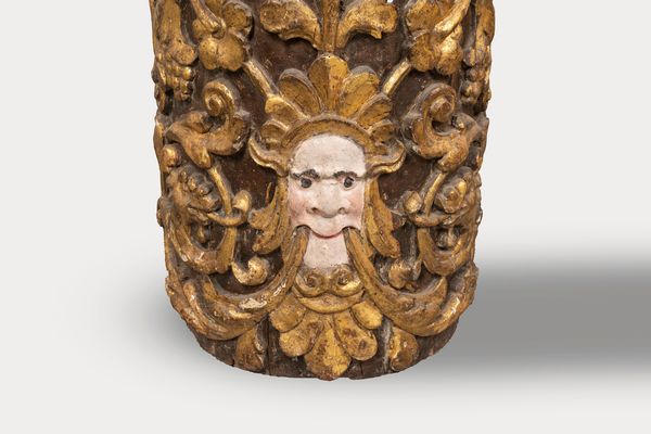 Coppia di colonne in legno intagliato laccato e dorato, secolo XVII  - Asta Incanti d'Arte - Associazione Nazionale - Case d'Asta italiane