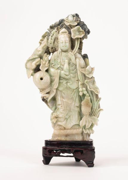 Guanyin in giada, Cina secolo XX  - Asta Incanti d'Arte - Associazione Nazionale - Case d'Asta italiane