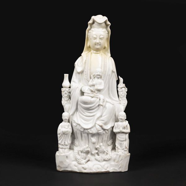 Guanyin in blanc de Chine, secolo XVIII  - Asta Incanti d'Arte - Associazione Nazionale - Case d'Asta italiane