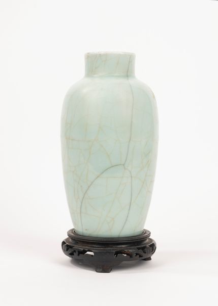 Vaso in porcellana Celadon, Cina dinastia Qing  - Asta Incanti d'Arte - Associazione Nazionale - Case d'Asta italiane