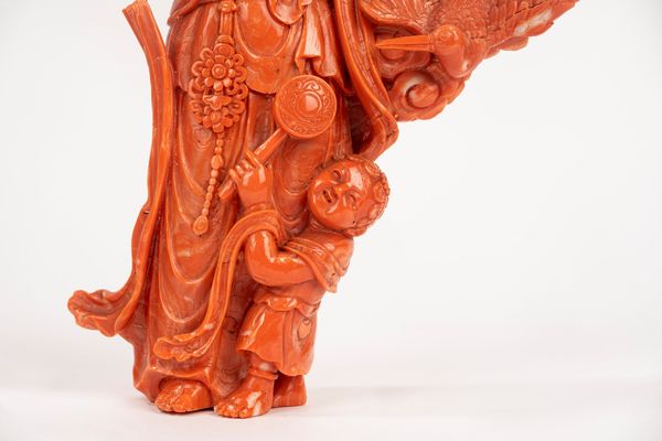 ☼ Guanyin in corallo, Cina secolo XX  - Asta Incanti d'Arte - Associazione Nazionale - Case d'Asta italiane