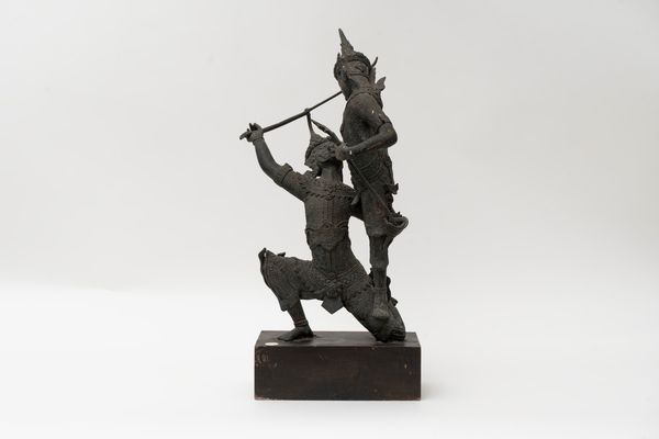 Gruppo scultoreo in bronzo raffigurante guerrieri, Birmania secolo XX  - Asta Incanti d'Arte - Associazione Nazionale - Case d'Asta italiane