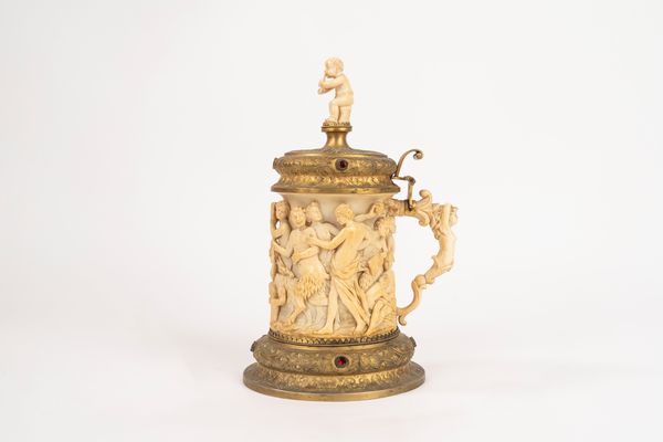 Scuola tedesca, secolo XIX : ☼ Tankard in avorio e metallo dorato  - Asta Incanti d'Arte - Associazione Nazionale - Case d'Asta italiane