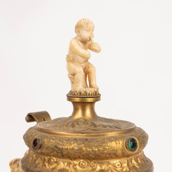 Scuola tedesca, secolo XIX : ☼ Tankard in avorio e metallo dorato  - Asta Incanti d'Arte - Associazione Nazionale - Case d'Asta italiane