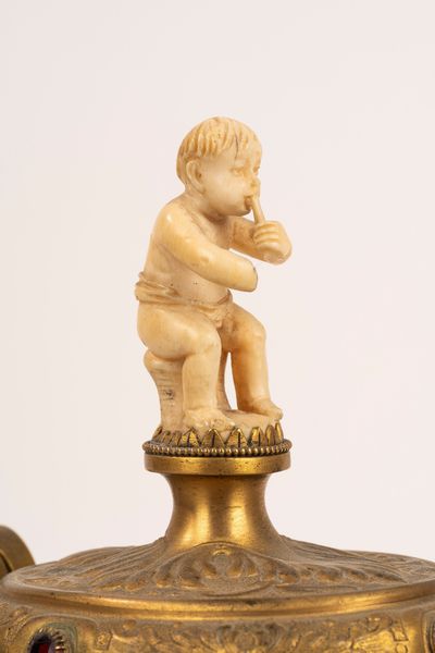 Scuola tedesca, secolo XIX : ☼ Tankard in avorio e metallo dorato  - Asta Incanti d'Arte - Associazione Nazionale - Case d'Asta italiane