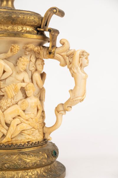 Scuola tedesca, secolo XIX : ☼ Tankard in avorio e metallo dorato  - Asta Incanti d'Arte - Associazione Nazionale - Case d'Asta italiane