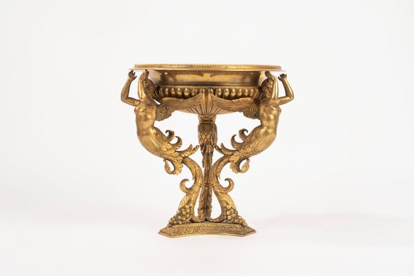 Alzata a tripode in bronzo dorato con tre cariatidi alate, secolo XIX  - Asta Incanti d'Arte - Associazione Nazionale - Case d'Asta italiane