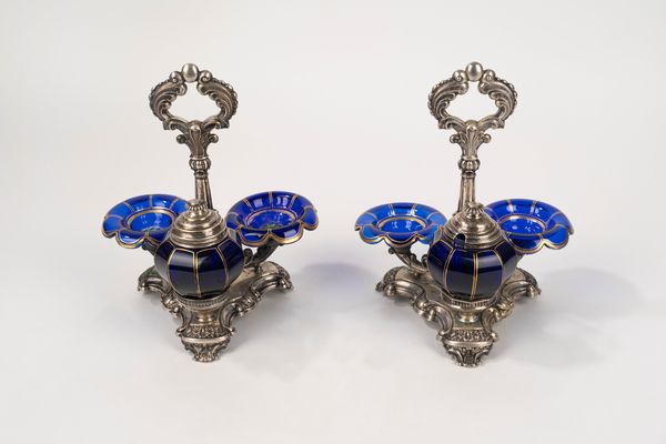 Coppia di saliere con salsiere in cristallo blu di Boemia e argento, fine secolo XIX - inizi secolo XX  - Asta Incanti d'Arte - Associazione Nazionale - Case d'Asta italiane