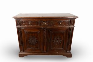 Antica credenza in legno finemente intagliato in stile provenzale  - Asta Incanti d'Arte - Associazione Nazionale - Case d'Asta italiane