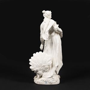 Scultura in porcellana bianca raffigurante Giunone con il pavone, secolo XIX  - Asta Incanti d'Arte - Associazione Nazionale - Case d'Asta italiane