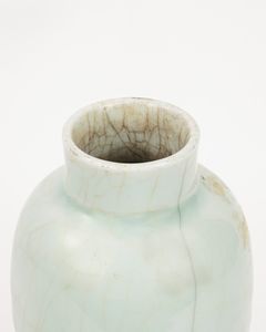 Vaso in porcellana Celadon, Cina dinastia Qing  - Asta Incanti d'Arte - Associazione Nazionale - Case d'Asta italiane