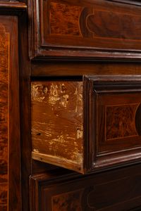 Grande credenza a due corpi, Francoforte secolo XVIII  - Asta Incanti d'Arte - Associazione Nazionale - Case d'Asta italiane